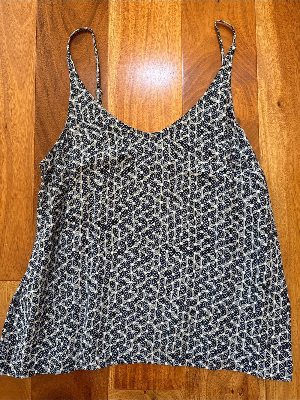 Banana Republic Women's Navy Geometric Spaghetti Strap Tank Top medium